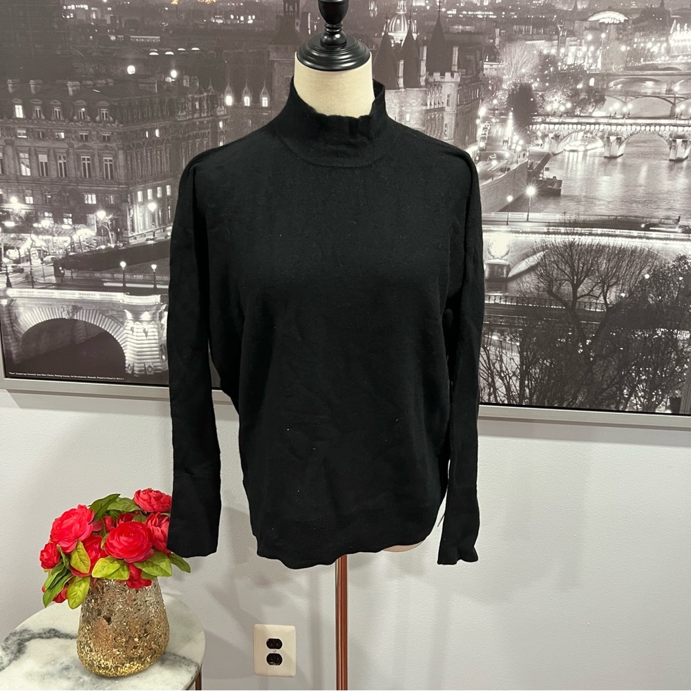 Nicole Miller New York Black V Back Open Back Long Sleeves Sweater -Reemoly Copy